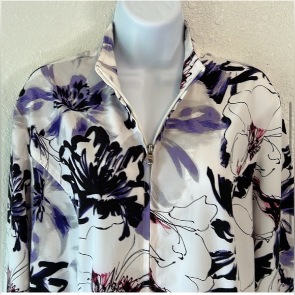 Zenergy by Chico’s Lightweight Water Color Jacket - Picture 3 of 15